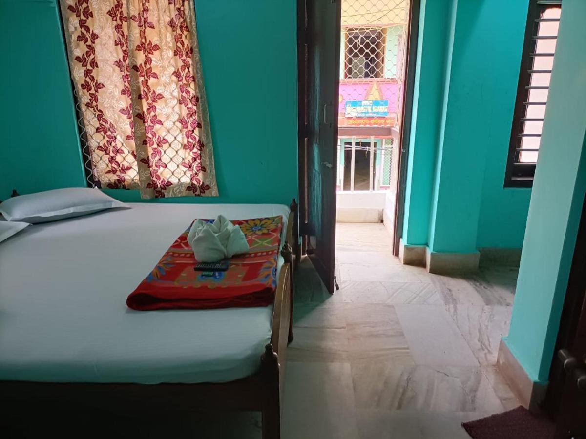 Hotel Radha Krishna Puri Eksteriør bilde