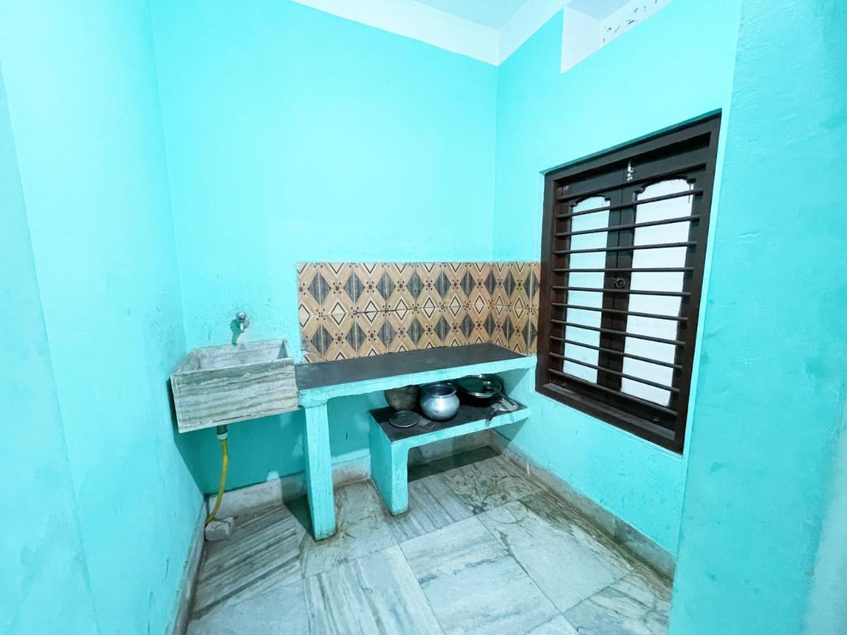 Hotel Radha Krishna Puri Eksteriør bilde