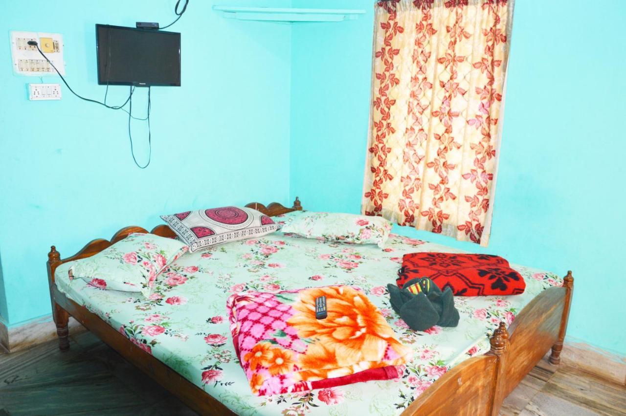 Hotel Radha Krishna Puri Eksteriør bilde