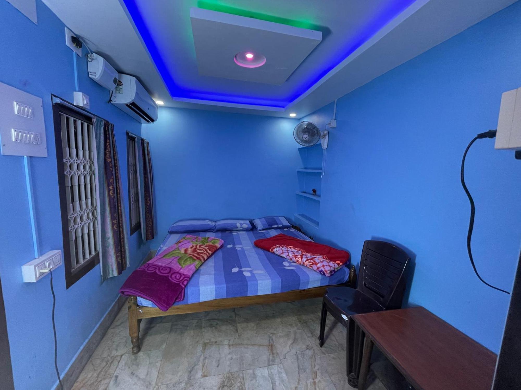Hotel Radha Krishna Puri Eksteriør bilde