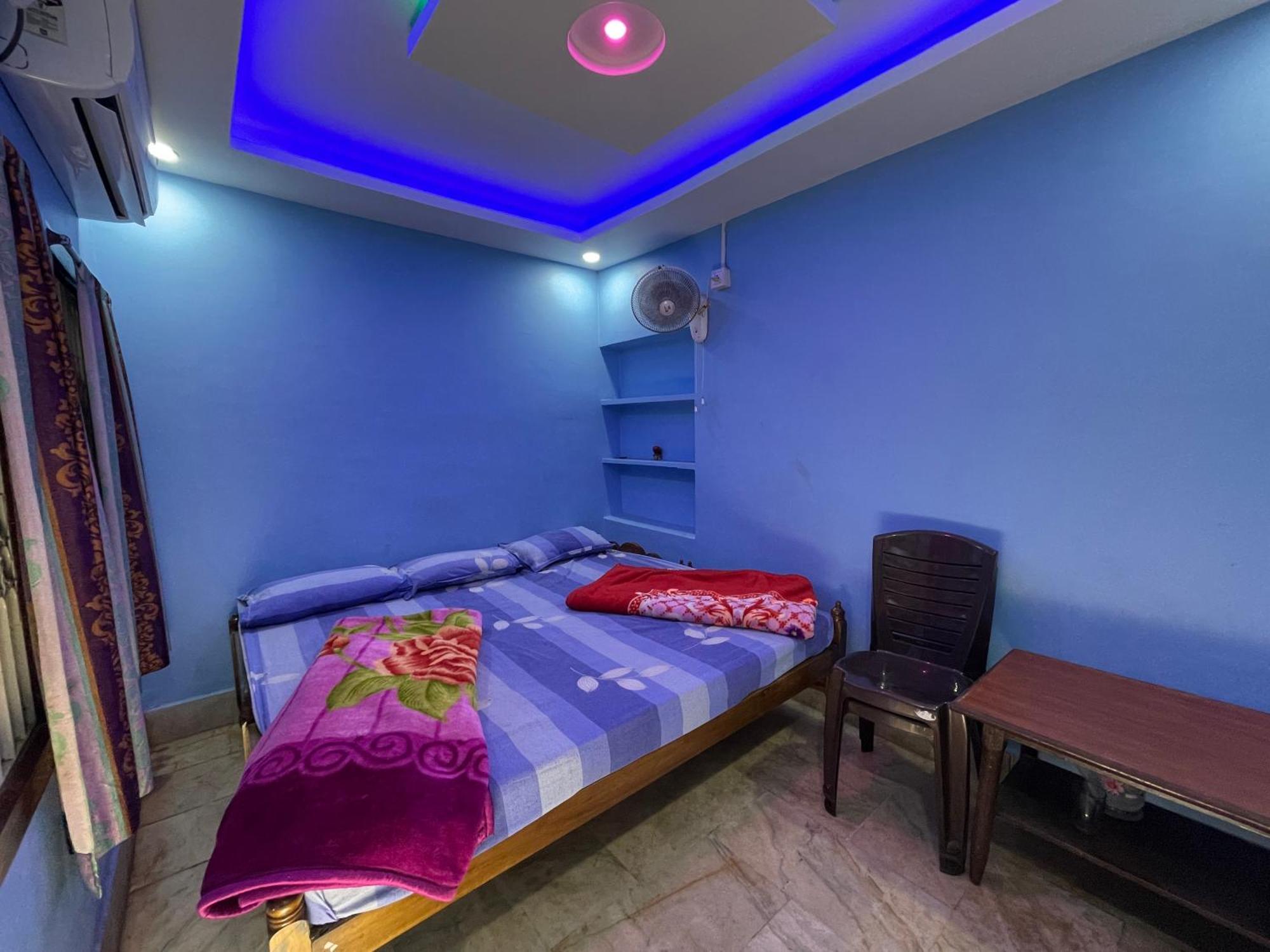 Hotel Radha Krishna Puri Eksteriør bilde
